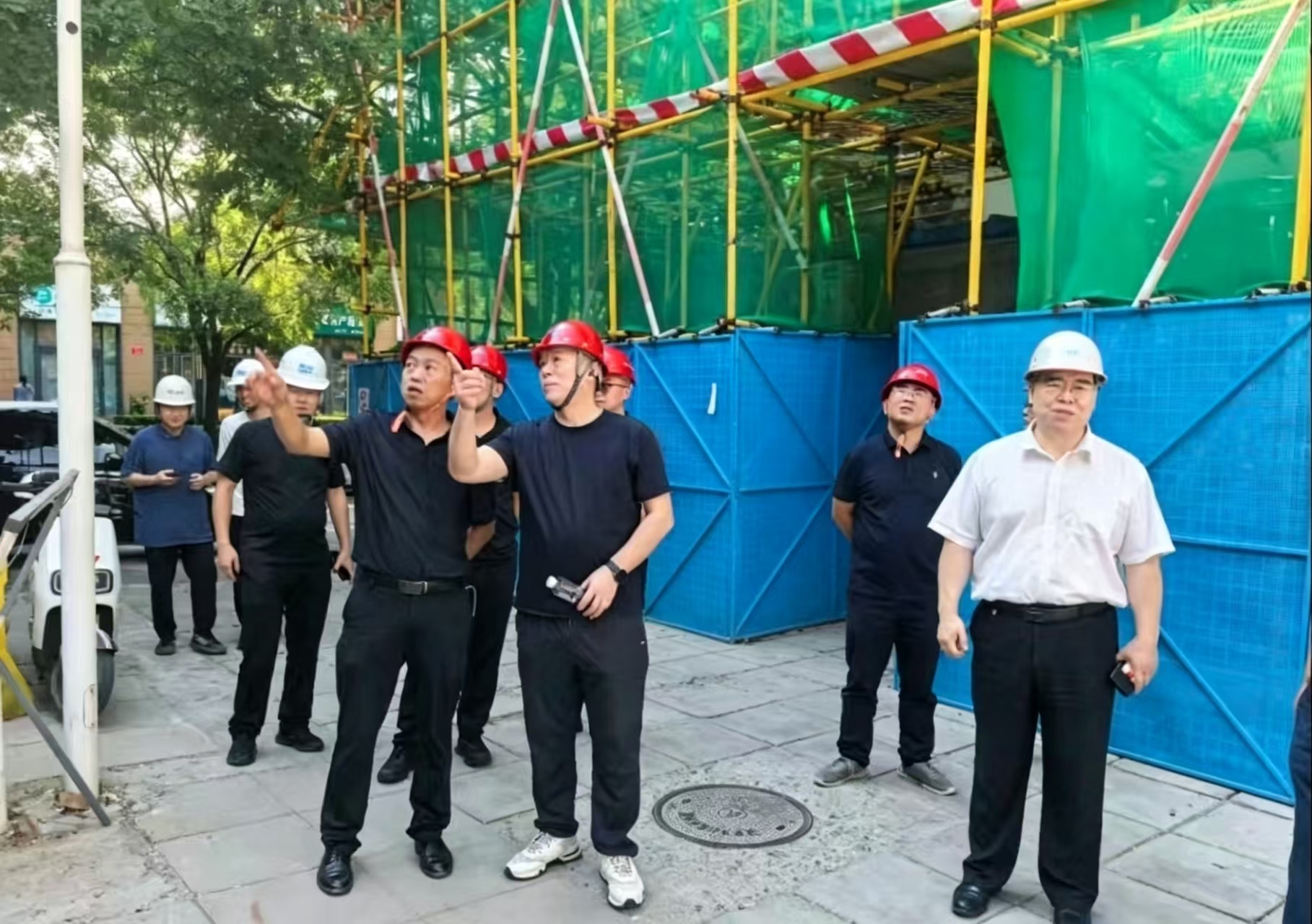 投资集团外部董事赴通号在京老旧小区综合整治项目指挥部调研